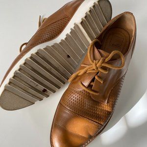 bp Lace-Up Oxford (size 7)